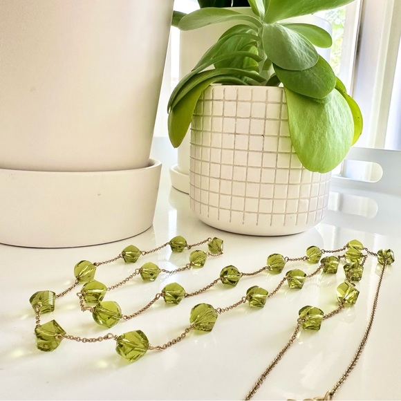 | banana republic • green glass drop necklace | - Picture 1 of 10